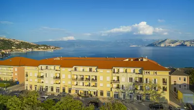 Chorvátsko - ostrov Krk - Baška - Atrium Baška Residence - exteriér