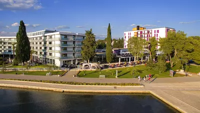 Chorvátsko - Biograd na Moru - hotel Ilirija - so susedným hotelom Adriatic Chorvátsko - Biograd na Moru - hotel Ilirija - so susedným hotelom Adriatic