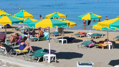 Rhodos - Kolymbia - ležadlá a slnečníky Rhodos - Kolymbia - ležadlá a slnečníky