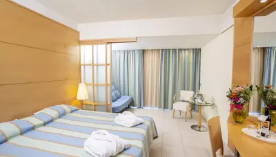 Grécko - Rhodos - Faliraki - hotel Calypso Beach - dvojlôžková izba orientovaná na morskú stranu