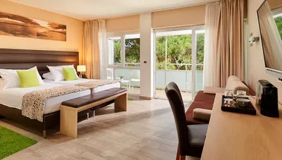 Chorvátsko - Petrčane - hotel Pinija - rodinná izba 2+2 Premium