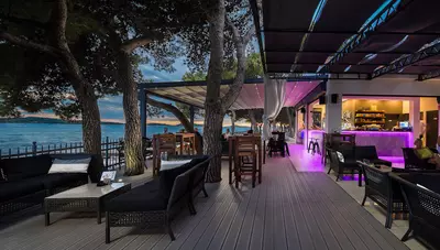 Chorvátsko - Vodice - hotel Punta - plážový bar La Belle Vie Chorvátsko - Vodice - hotel Punta - plážový bar La Belle Vie