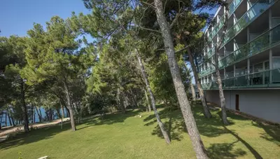 Chorvátsko - ostrov Lišinj - Mali Lošinj - hotel Vespera - exteriér