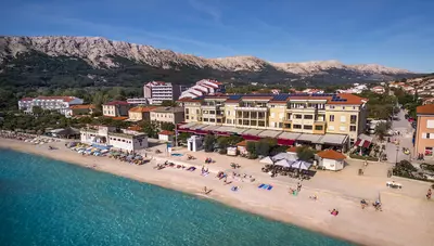 Chorvátsko - ostrov Krk - Baška - Atrium Baška Residence - pláž