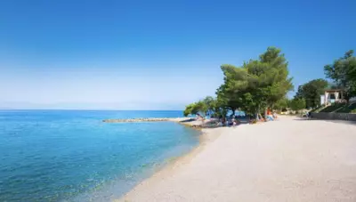 Chorvátsko - o.Krk - Njivice - Magal Hotel by Aminess - pláž Veya