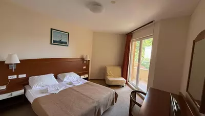 Chorvátsko - Gradac - hotel Neptun - dvojlôžková izba s prístelkou