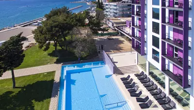 Chorvátsko - Biograd - Biograd na moru - hotel Adriatic - pohľad na hotel Chorvátsko - Biograd - Biograd na moru - hotel Adriatic - pohľad na hotel