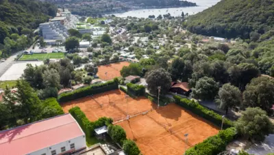 Chorvátsko - Istria - Rabac - hotel Hedera - tenisové kurty Chorvátsko - Istria - Rabac - hotel Hedera - tenisové kurty