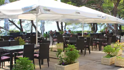 Chorvátsko - Baško Polje - Hotel Alem - terasa