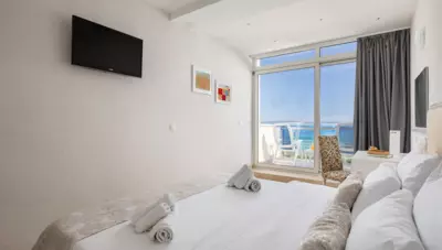 Chorvátsko - Istria - Rabac - hotel Mimosa - dvojlôžková izba na morskú stranu Chorvátsko - Istria - Rabac - hotel Mimosa - dvojlôžková izba na morskú stranu