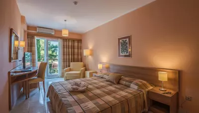 Chorvátsko - o.Brač - Supetar - Labranda Velaris Village - izba na parkovú stranu Chorvátsko - o.Brač - Supetar - Labranda Velaris Village - izba na parkovú stranu