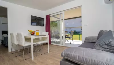 Chorvátsko - Sv.Filip i Jakov - Mobilhomy a apt. Adriatic - mobilhom - denná miestnosť