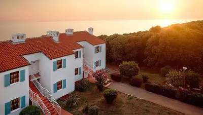 Chorvátsko - Istria - Poreč - apartmány Lanterna Sunny Resort by Valamar - pohľad na apartmány