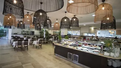 Chorvátsko - o.Brač - Supetar - Labranda Velaris Village - centrálna reštaurácia Chorvátsko - o.Brač - Supetar - Labranda Velaris Village - centrálna reštaurácia