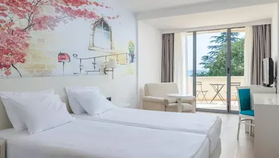 Čierna Hora - Bečiči - hotel Iberostar Waves Bellevue - izba orientovaná na morskú stranu