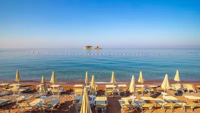 Čierna Hora - Petrovac - hotel Castellastva - pláž