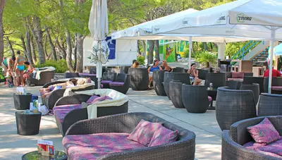 Chorvátsko - Baško Polje - Hotel Alem - terasa