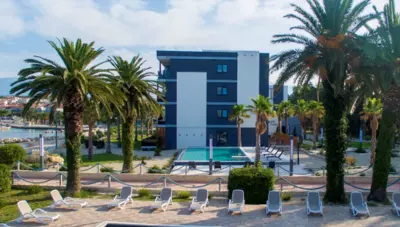 Chorvátsko - Pag - Novalja - Liberty Plaza - areál hotela