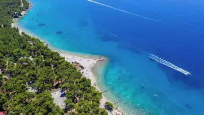 Chorvátsko - Baško Polje - Resort Alemaris - pláž