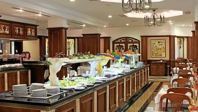 Bulharsko - Slnečné pobrežie - Hotel Royal Palace Helena Park - bufetové stoly