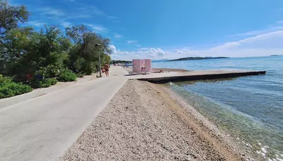 Chorvátsko - Vodice - Blata - apartmány Bristak - pláž