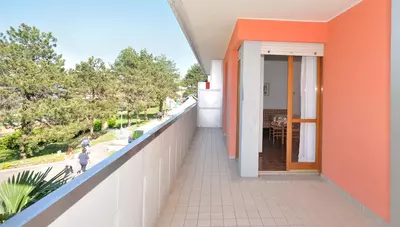 Taliansko -  Bibione - Rezidencia Cavallino - apartmán B4+2 - balkón