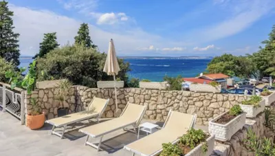 Chorvátsko - Crikvenica - Mediteran Hotel by Aminess - terasa pri bazéne Chorvátsko - Crikvenica - Mediteran Hotel by Aminess - terasa pri bazéne