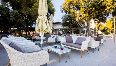 Chorvátsko - Petrčane - hotel Pinija - plážový bar Bura