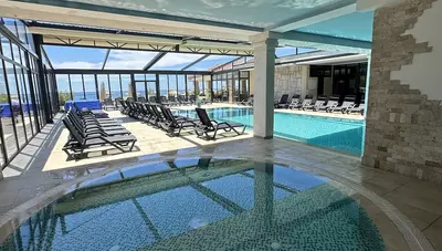 Čierna Hora - Čanj - hotel Pearl Beach Resort - vnútorný bazén