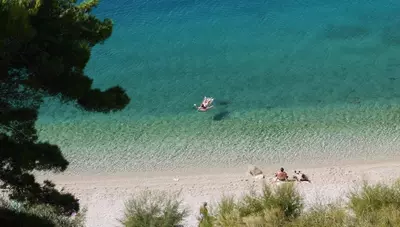 Chorvátsko - Omiš - Nemira - apartmány Mateo Andrea - pláž Chorvátsko - Omiš - Nemira - apartmány Mateo Andrea - pláž