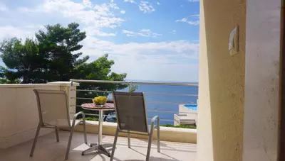 Chorvátsko - Omiš - Nemira - apartmány Mateo Andrea - balkón s posedením Chorvátsko - Omiš - Nemira - apartmány Mateo Andrea - balkón s posedením