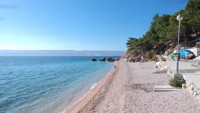 Chorvátsko - Omiš - Mimice - villa Kennedy - pláž