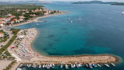 Chorvátsko - Vodice - Srima - apartmány Poseidon - pláž Chorvátsko - Vodice - Srima - apartmány Poseidon - pláž