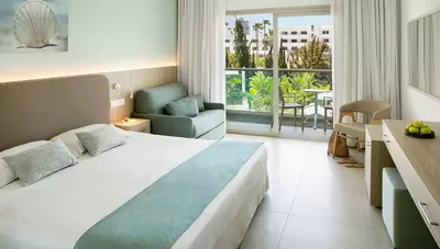 Cyprus - Ayia Napa - Hotel Asterias Beach - dvojlôžková izba orientovaná na bazén Cyprus - Ayia Napa - Hotel Asterias Beach - dvojlôžková izba orientovaná na bazén