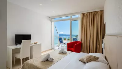 Chorvátsko - Istria - Rabac - hotel Hedera - dvojlôžková izba na morskú stranu Chorvátsko - Istria - Rabac - hotel Hedera - dvojlôžková izba na morskú stranu