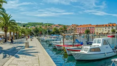 Chorvátsko - ostrov Brač - Vila Ina - mesto Supetar Chorvátsko - ostrov Brač - Vila Ina - mesto Supetar