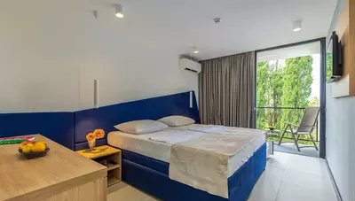 Chorvátsko - Crikvenica - Holiday Resort Ad Turres - izba s balkónom Chorvátsko - Crikvenica - Holiday Resort Ad Turres - izba s balkónom