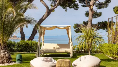 Chorvátsko - Makarska - Valamar Meteor hotel - priestor na slnenie