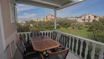 Chorvátsko - Sv.Filip i Jakov - Mobilhomy a apt. Adriatic - apartmán - terasa