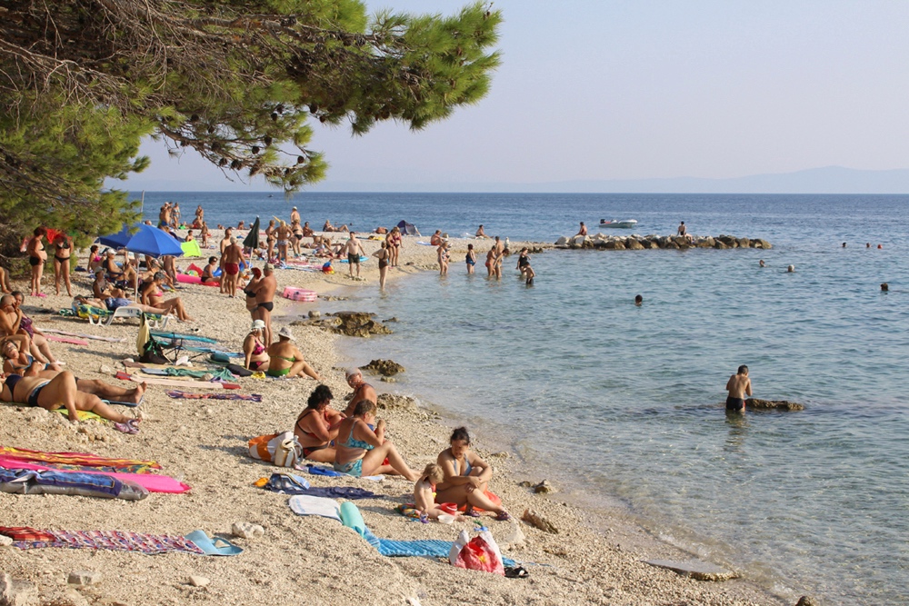 Chorvátsko - Baško Polje - Hotel Alem - pláž