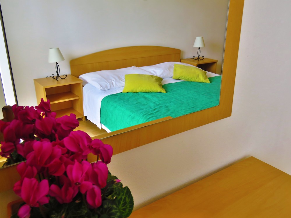 Chorvátsko - Omiš - apartmány Mandić - dvojlôžkový apartmán s dvomi prístelkami na 1.poschodí Chorvátsko - Omiš - apartmány Mandić - dvojlôžkový apartmán s dvomi prístelkami na 1.poschodí