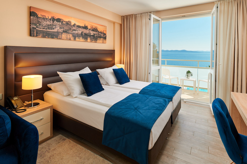 Chorvátsko - Petrčane - hotel Pinija - rodinná izba 2+2 Premium orientovaná na morskú stranu